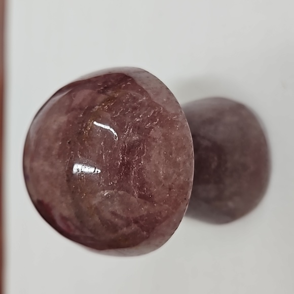 Strawberry quartz mushroom - Picture 2 of 3